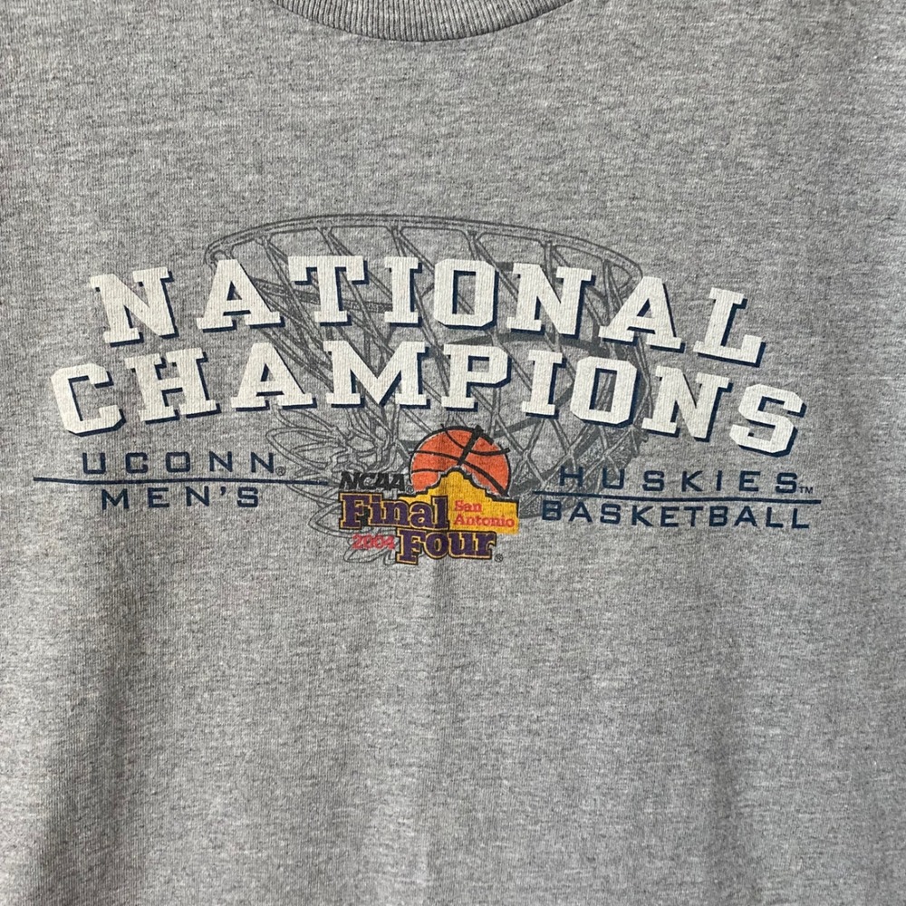JanSport UConn Huskies 2004 National Champions T Shirt Men XXL Gray NCAA Final 4 - Picture 3 of 5
